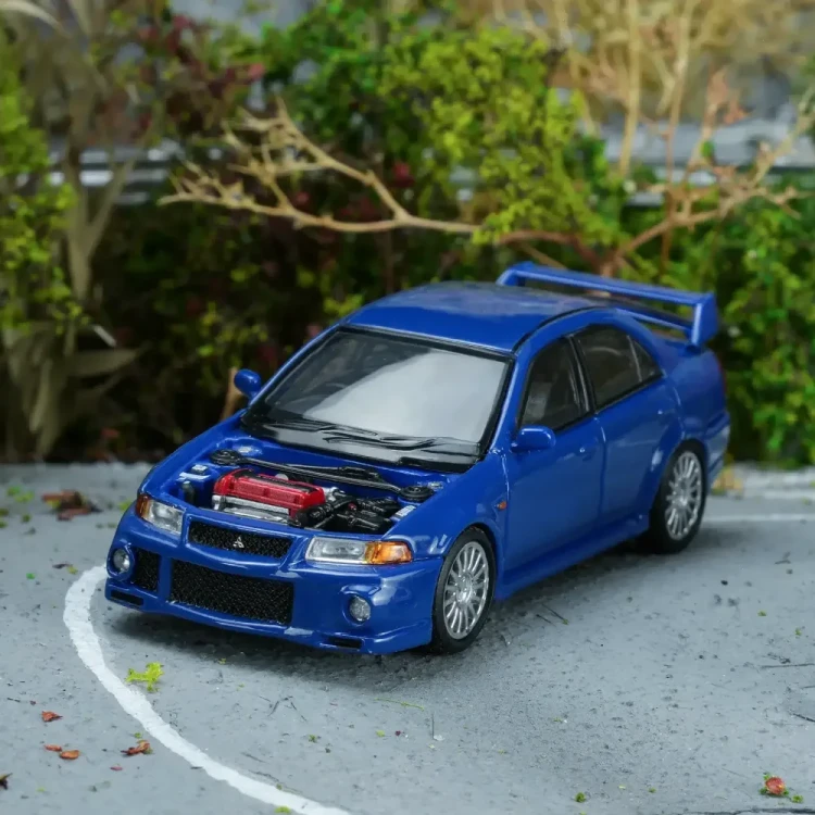 Motorhelix Mitsubishi Lancer Evolution VI GSR Issel Blue Pearl 1:64 przód detal
