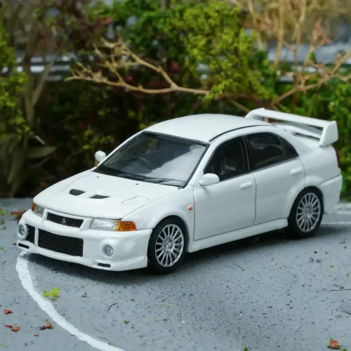 Motorhelix Mitsubishi Lancer Evolution VI GSR Scotia White 1:64 przód