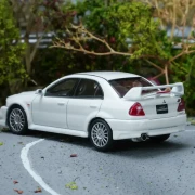 Motorhelix Mitsubishi Lancer Evolution VI GSR Scotia White 1:64 tył