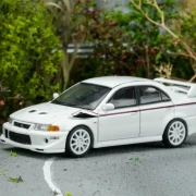 Motorhelix Mitsubishi Lancer Evolution VI GSR T.M.E Scotia White 1:64 przód