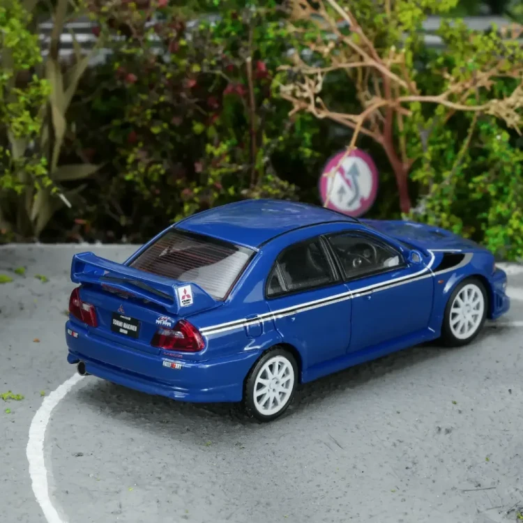 Motorhelix Mitsubishi Lancer Evolution VI GSR T.M.E Issel Blue Pearl 1:64 tył