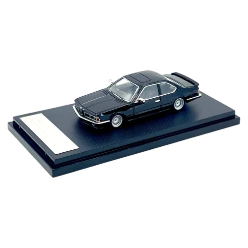 Street Weapon BMW E24 635 CSI Black 1:64 przód