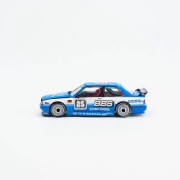 MINI GT Kaido House BMW M3 E30 Kaido Tournig Champ V1 BBS 1:64 bok