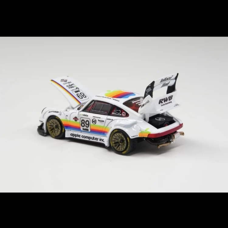 Almost Real RWB 930 Apple 89 1:64 tył detal
