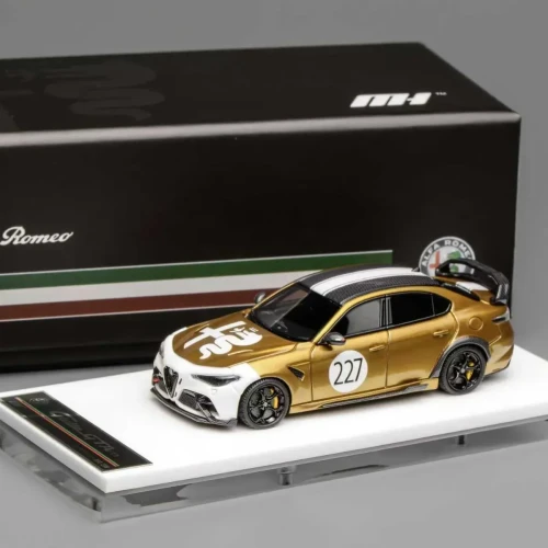 Motorhelix Alfa Romeo Giulia GTAm Montreal Gold/ Livery resin MH64009G 1:64 box