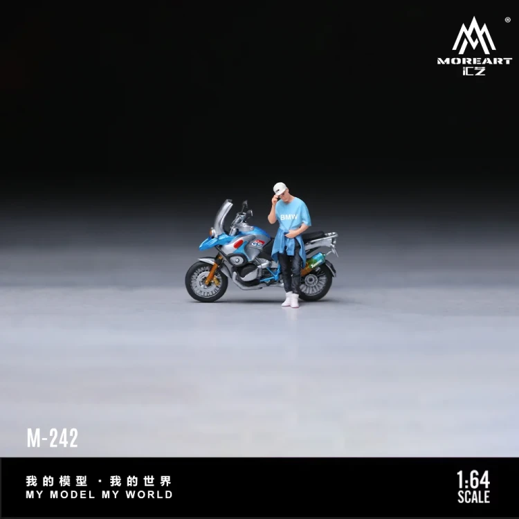 MoreArt BMW BLUE MOTORCYCLE CASUAL STYLE FIGURE SET 1:64 przód detal