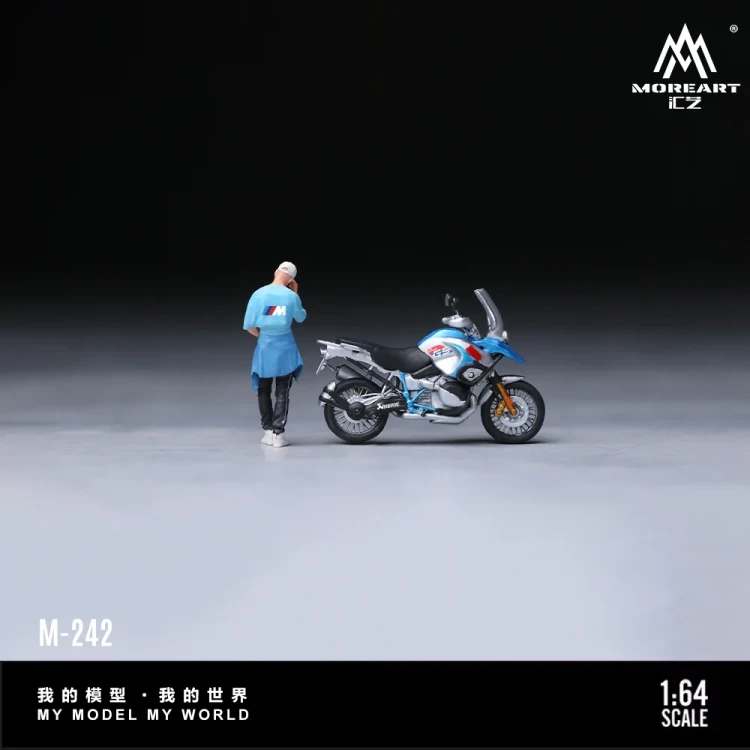 MoreArt BMW BLUE MOTORCYCLE CASUAL STYLE FIGURE SET 1:64 tył