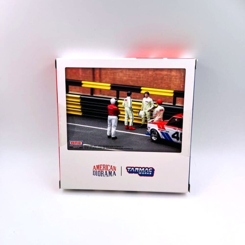 american-diorama-tarmac-figurki-drivers-brock-racing-1-64-back.jpg