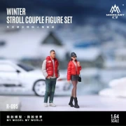 MoreArt Winter Stroll Couple – Zestaw 2 Figurek żywica 1:64 bok
