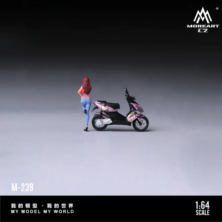 MoreArt Hello Kitty Pink Scooter z Figurką – Zestaw żywica 1:64 tył