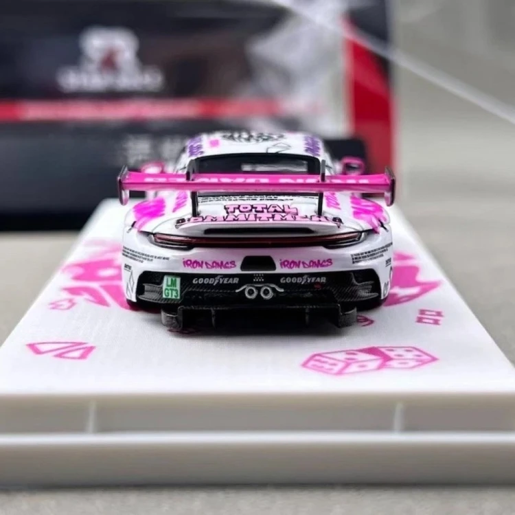 Star Race Porsche 911 GT3 R #85 Iron Dames Le Mans 2025 1:64 tył detal