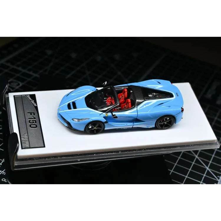 Street Buster Ferrari F150 Aperta Baby Blue Roadster Limitowany 1:64 bok