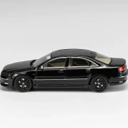 Motorhelix Audi S8 2008 Black 1:64 bok