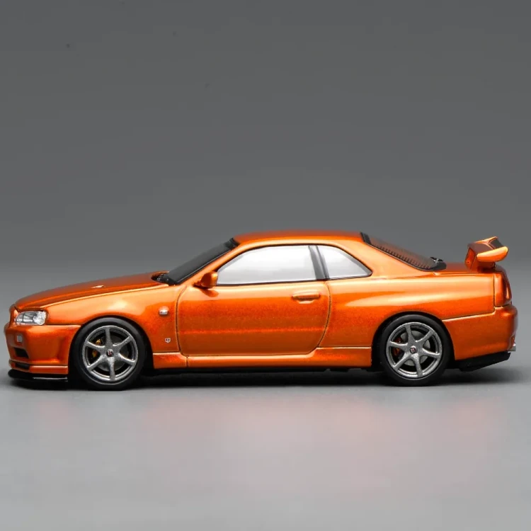 Motorhelix Nissan Skyline GT-R R34 V-Spec II Customized Metallic Orange 1:64 bok