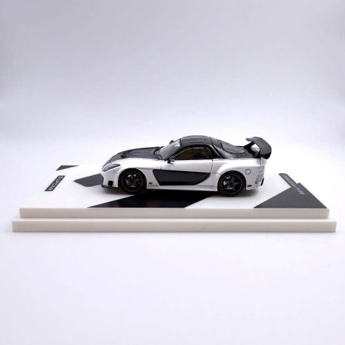 Front view – Supcar Mazda RX-7 Veilside 1:64 black and white limited edition.jpg