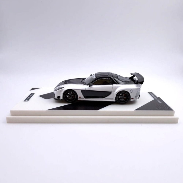 Front view – Supcar Mazda RX-7 Veilside 1:64 black and white limited edition.jpg