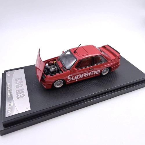 original-model-bmw-m3-e30-supreme-livery-edycja-limitowana-1-64-diagonal-view.jpg