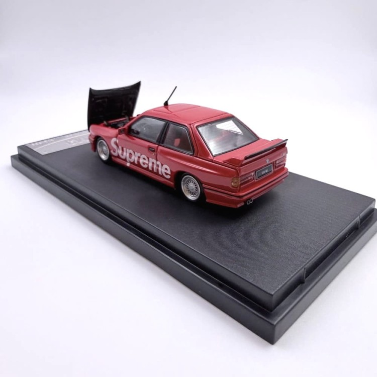 original-model-bmw-m3-e30-supreme-livery-edycja-limitowana-1-64-back.jpg