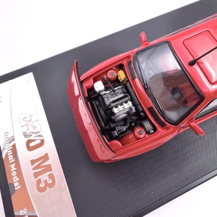 original-model-bmw-m3-e30-supreme-livery-edycja-limitowana-1-64-top-view.jpg
