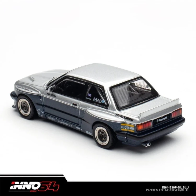 INNO64 BMW E30 PANDEM M3 Silver Blue 1:64 tył