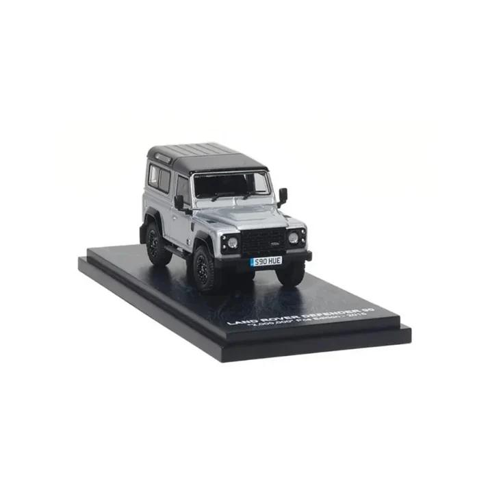 Almost Real Land Rover Defender 90 20000 Edition 2015 1:64 przód