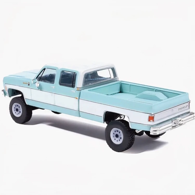 IXO America 1978 Chevrolet Silverado pickup K30 Crew Cab Fleetside Lifted blue white 1:64 tył