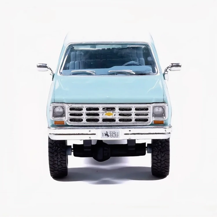 IXO America 1978 Chevrolet Silverado pickup K30 Crew Cab Fleetside Lifted blue white 1:64 front
