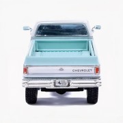 IXO America 1978 Chevrolet Silverado pickup K30 Crew Cab Fleetside Lifted blue white 1:64 tył detale