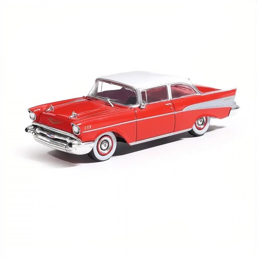 IXO America 1957 Chevrolet Bel Air red white 1:64 przód