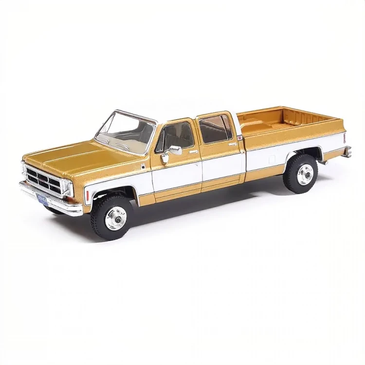 IXO America 1975 GMC SIERRA CLASSIC GOLD 1:64 przód