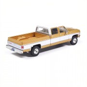 IXO America 1975 GMC SIERRA CLASSIC GOLD 1:64 tył