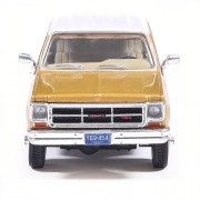 IXO America 1975 GMC SIERRA CLASSIC GOLD 1:64 front