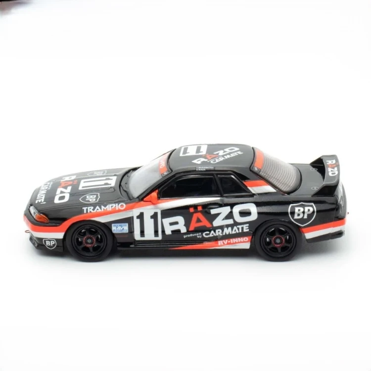 INNO64 NISSAN SKYLINE GT-R R33 #11 RAZO TRAMPIO 1:64 bok