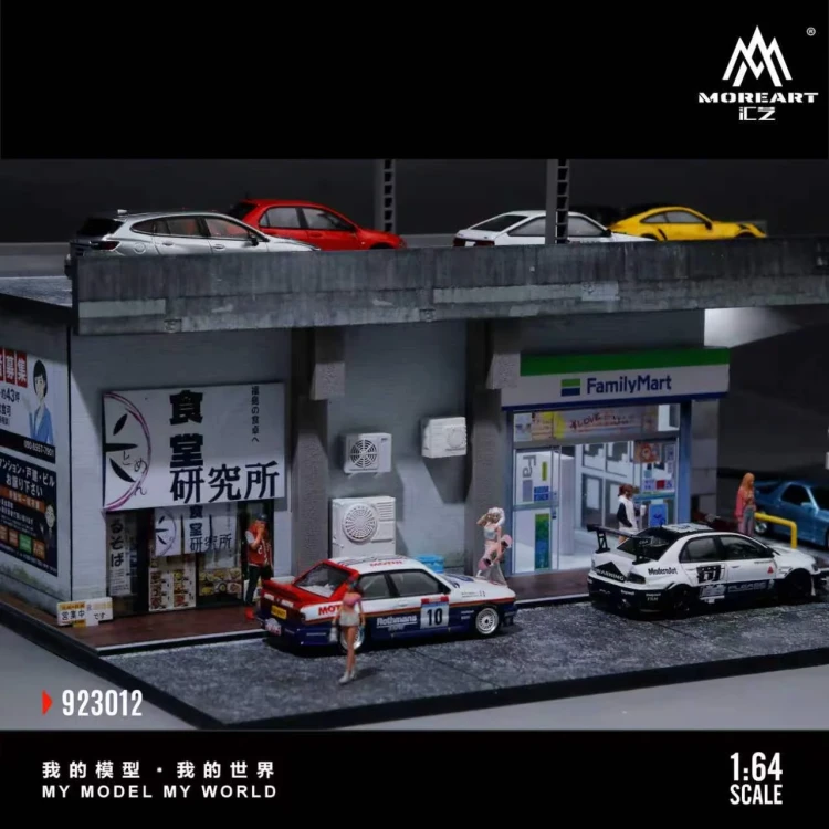 MoreArt FAMILY MART CONVENIENCE STORE VIADUCT SCENE 1:64 bok