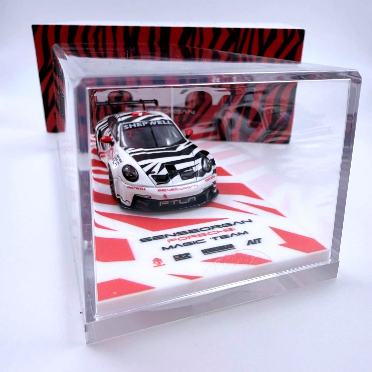 ModernArt Porsche GT3 Cup Black-White 7# 1:64 przód detal