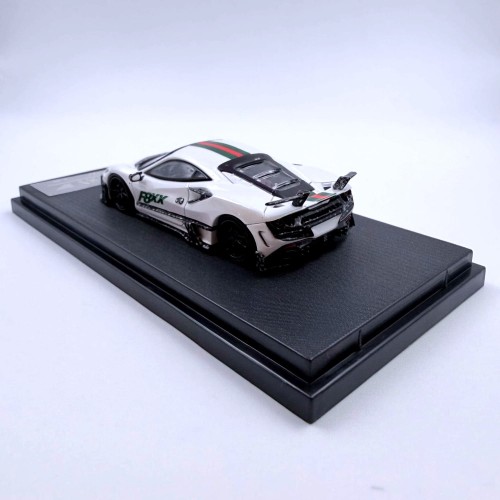 Aurora Model Ferrari F8XX Mansory White 1:64 tył