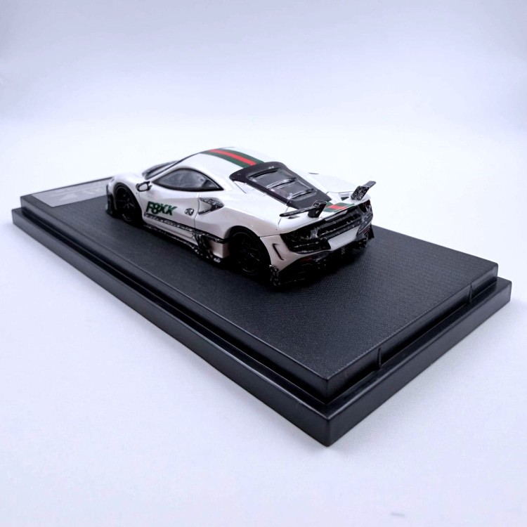 Aurora Model Ferrari F8XX Mansory White 1:64 tył