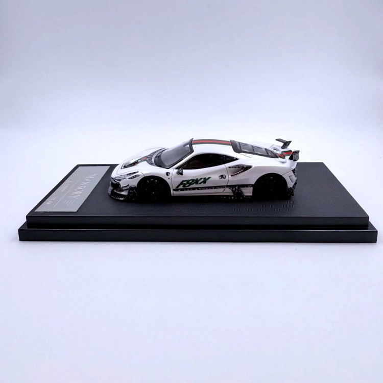 Aurora Model Ferrari F8XX Mansory White 1:64 bok