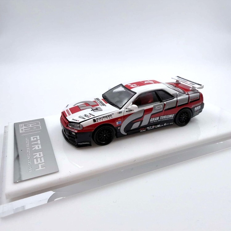 CoolArt Models Nissan Skyline GT-R R34 Gran Turismo + figurka 1:64 bok detal